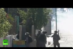 ΒΗΡΥΤΟΣ: ΔΑΚΡΥΓΟΝΑ ΚΑΙ ΑΝΤΛΙΕΣ ΝΕΡΟΥ ΚΑΤΑ ΔΙΑΔΗΛΩΤΩΝ ΣΤΗΝ ΑΜΕΡΙΚΑΝΙΚΗ ΠΡΕΣΒΕΙΑ