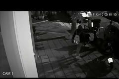 Βίντεο-ντοκουμέντο: Κλοπή μηχανής σε 20 δευτερόλεπτα από πυλωτή
