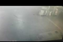 Η στιγμή που οι δράστες βάζουν τη βόμβα στο βενζινάδικο [video]