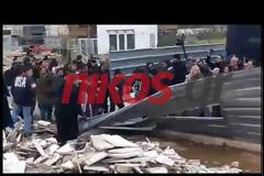 Επεισόδια έξω από το Ειρηνοδικείο Αθηνών για τους πλειστηριασμούς (βίντεο)