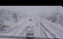 Φθιώτιδα: Έντονη χιονόπτωση στην εθνική οδό - Δίπλωσαν νταλίκες [video]