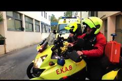 E.K.A.B. vs ΕΛ.ΑΣ.: Απάντησαν οι “μηχανές” του ΕΚΑΒ στην ΕΛ.ΑΣ. με Χριστουγεννιάτικο βίντεο που καθηλώνει