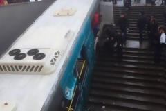 Λεωφορείο έπεσε σε υπόγεια διάβαση πεζών στην Μόσχα