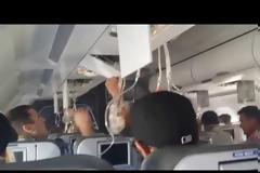 Συγκλονιστικά βίντεο από την καμπίνα αεροσκάφους που πραγματοποίησε αναγκαστική προσγείωση...[video]
