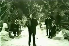 Ο Τζόνι Κας τραγουδά την «Άγια Νύχτα». Μια σπάνια ερμηνεία για το πνεύμα των Χριστουγέννων
