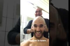 Το viral βίντεο με το κούρεμα του Καλάθη [video]
