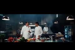 Ρότζερ Φέντερερ … master chef μαγειρεύει ζυμαρικά ακούγοντας «Ζορμπά»
