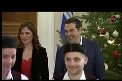 Παιδιά από την Ερέτρια τα «έψαλλαν» στον Τσίπρα - Το ξύλινο καράβι και η ατάκα του Πρωθυπουργού (ΦΩΤΟ & ΒΙΝΤΕΟ)