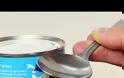 Το κόλπο με το κουτάλι για να ανοίγετε τις κονσέρβες χωρίς ανοιχτήρι [video]