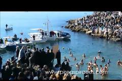 Πλήθος κόσμου παρακολούθησε τον αγιασμό των υδάτων στην Πειραϊκή [video]