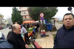 Παγκράτι-Λαμία: Σταμάτησε το τρένο για να ψωνίσει στην… λαϊκή [photos+video]