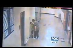 ΣΚΥΛΑ δασκάλα σακατεύει 6χρονο παιδί και καταγράφεται από κάμερα ασφαλείας