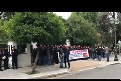 Μέγαρο Μαξίμου - Μέλος του ΠΑΜΕ «έστειλε» με γροθιά στο νοσοκομείο Αρχιφύλακα της ΟΠΚΕ [Εικόνες - Βίντεο]