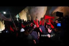 Video: Ξύλο και χημικά σε μπλοκ διαδηλωτών της ΛΑΕ και της υπόλοιπης αριστεράς από την χούντα Τσίπρα