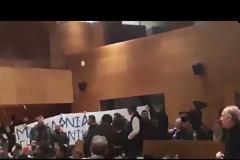 Ντου μελών της Χρυσής Αυγής στο δημοτικό συμβούλιο Θεσσαλονίκης