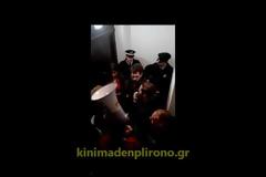 Το «Κίνημα Δεν Πληρώνω» στο γραφείο του «αρχικόρακα» συμβολαιογράφου της Πειραιώς ενάντια στους ηλεκτρονικούς πλειστηριασμούς (Το βίντεο που δεν έδειξε κανένα ΜΜΕ)