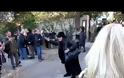 Ασέβεια και αίσχος - Η Ελένη Λουκά έκανε «ντου» στην κηδεία του Τζίμη Πανούση και ούρλιαζε «αναρχοκουμούνι τώρα θα καίγεσαι στην κόλαση» [Βίντεο]