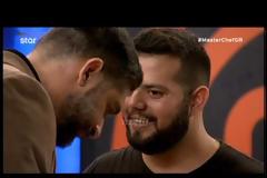 MasterChef: Εξοργισμένος ο Κοντιζάς με τον διαγωνιζόμενο - Κοίτα τα δάχτυλά σου [video]