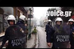 Πεδίο μάχης οι δρόμοι του Αγρινίου από αντιεξουσιαστές και οπαδούς του Σώρρα (βίντεο)