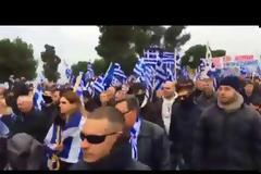 Παρών και ο Ηλίας Κασιδιάρης με μέλη της Χρυσής Αυγής στο συλλαλητήριο για την Μακεδονία [Βίντεο]