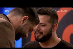 MasterChef: Εξοργισμένος ο Κοντιζάς με Χαλκιδέο διαγωνιζόμενο: «Κοίτα τα δάχτυλά σου...» (ΒΙΝΤΕΟ)
