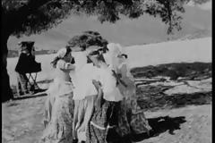 Το ψέμα του Χατζιδάκι στον Φίνο και το «Γαρύφαλλο στ΄ αυτί που γράφτηκε μέσα σε ταξί….