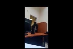 Ελληνικά Πανεπιστήμια Ώρα Μηδέν- Άνδρας κάνει χρήση ναρκωτικών μέσα στο Οικονομικό Πανεπιστήμιο [Βίντεο ντοκουμέντο]
