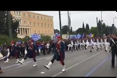 Βίντεο: Εν μέσω αποθέωσης και υπό το «Μακεδονία Ξακουστή» η αλλαγή φρουράς στο Σύνταγμα