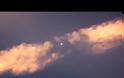 Περίεργο αντικείμενο καταστρέφει Chemtrail [video]