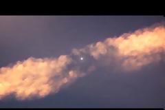 Περίεργο αντικείμενο καταστρέφει Chemtrail [video]
