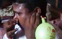 Απίστευτο: Φουσκώνουν μπαλόνια με τα αυτιά... [video]