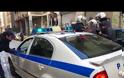 Βίντεο: Ένταση με μέλη του «Δεν πληρώνω» σε συμβολαιογραφείο - «Ελάτε κορίτσια» λέγανε τα ΜΑΤ - Τους πήραν σηκωτούς με περιπολικά στη ΓΑΔΑ