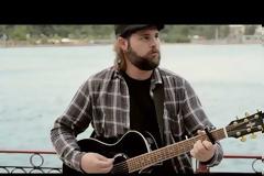 Ποιος τραγουδιστής γύρισε video clip στη Χαλκίδα - Πέρασε και από τον κυκλικό κόμβο του Αγίου Στεφάνου! (ΒΙΝΤΕΟ)