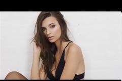 Emily Ratajkowski, ένα κορίτσι για επώνυμα εσώρουχα