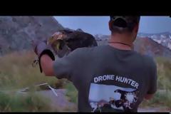 Αστυνομικός της ΔΙΑΣ καταρρίπτει drones με ... γεράκι - Εντυπωσιακό βίντεο