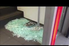 Βίντεο ΣΟΚ από την καταδρομική επίθεση αντιεξουσιαστών σε εμπορικά καταστήματα στην Πατησίων
