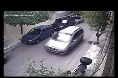 Τραυμάτισε και εγκατέλειψε δικυκλιστή στο Περιστέρι - Βοηθήστε να τον βρούμε [video]
