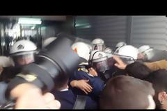 ΕΛ.ΑΣ.: ΔΙΚΟΓΡΑΦΙΑ ΚΑΙ ΓΙΑ ΤΑ ΕΠΕΙΣΟΔΙΑ ΕΞΩ ΑΠΟ ΣΥΜΒΟΛΑΙΟΓΡΑΦΕΙΟ ΤΗΣ ΘΕΣΣΑΛΟΝΙΚΗΣ