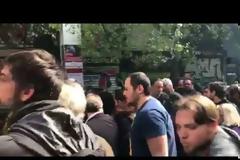 Ξύλο ΜΑΤ σε διαδηλωτές για τους πλειστηριασμούς- Τραυματίες, συλλήψεις και προσαγωγές [photos+video]