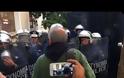 Τα ΜΑΤ τραυμάτισαν δημοσιογράφο του ΣΚΑΪ που κάλυπτε τους πλειστηριασμούς (ΒΙΝΤΕΟ)