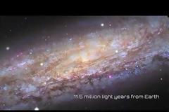 NGC 253: Ένα λαμπερά σκονισμένο Αστέρι του Διαστήματος