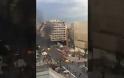 Βίντεο- Ένταση, δακρυγόνα και πετροπόλεμος στον Πειραιά μεταξύ οπαδών του Ολυμπιακού και ΜΑΤ πριν από την ομιλία του Τσακλώτου.
