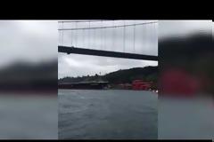 Απίστευτο βίντεο: Tάνκερ πέφτει πάνω σε κτίριο στο Βόσπορο!