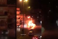 Εντυπωσιακό έθιμο: Εκτέλεσαν με καραμπίνες τον προδότη Ιούδα και τον έκαψαν στη θάλασσα (ΦΩΤΟ & ΒΙΝΤΕΟ)