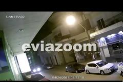 Χαλκίδα: Βίντεο - ντοκουμέντο! Καρέ - καρέ η κλοπή μοτοσικλέτας από πυλωτή πολυκατοικίας!