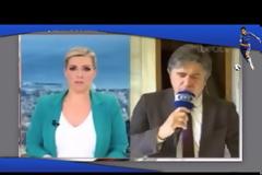 Απίστευτη γκάφα από ρεπόρτερ της ΕΡΤ – Νόμιζε πως έκλεισαν οι κάμερες και έκανε τον τραγουδιστή