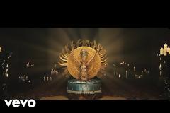 Jennifer Lopez: Μεταμορφώθηκε σε αρχαία θεότητα και πολεμίστρια για το εκρηκτικό El Anillo