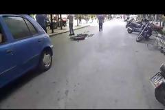 Πάτρα: Αντιεξουσιαστές πήραν στο κυνήγι και πέταξαν πέτρες σε συνδικαλιστές, πολιτικούς και δημοσιογράφους [vids]