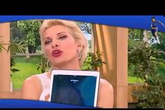 Ελένη: Το τηλεφώνημα του γιου της Άγγελου on air: «Παιδί μου κλείσε, έχω εκπομπή»!