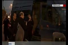 Απόδραση αλλοδαπών κρατουμένων στο λιμάνι του Πειραιά - Πυροβολισμοί μέσα σε γκαράζ πλοίου